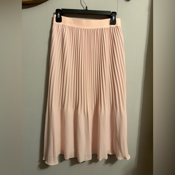 J. Crew Dresses & Skirts - J. Crew Soft Pink Pleated A-Line Skirt Flowy light material great for summer